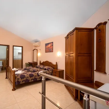 Hotel Chuchulev 3*
