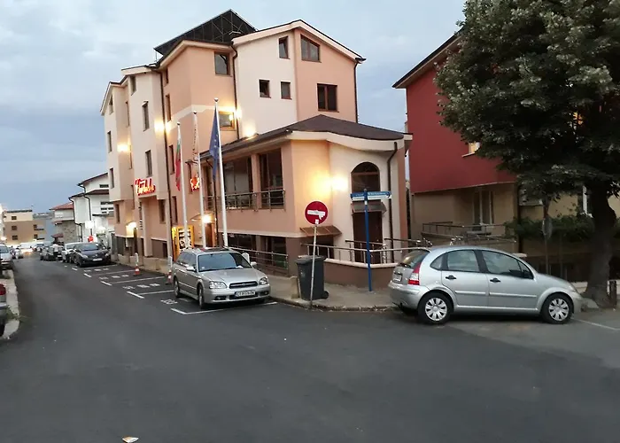 чучулев Хотел 3*