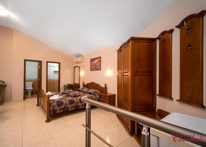 Отель Chuchulev 3*